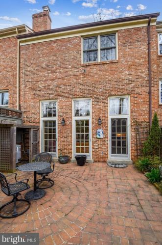 6604 Midhill Pl, Falls Church, VA 22043-1833