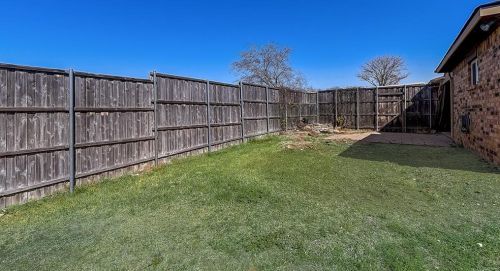 2006 Rochelle Ln, Carrollton TX 75007-2209 exterior