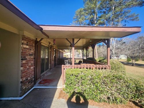 70 Hickory Cir, Carrollton, GA 30116-7932