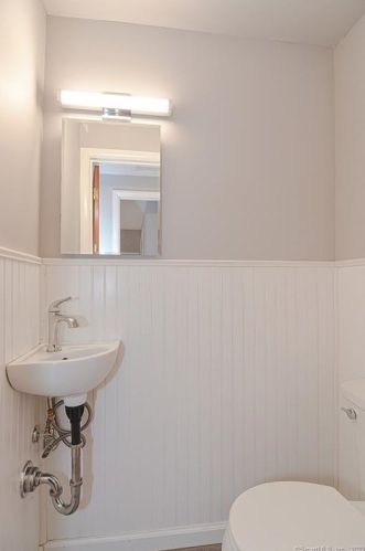 4 Clark Pl, Quaker Hill CT  06375-1204 exterior