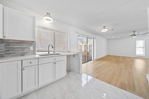 1703 Hartford Dr, Carrollton TX  75007-2618 exterior