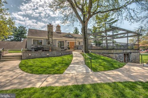 189 Valleybrook Dr, Lancaster PA  17601-4620 exterior