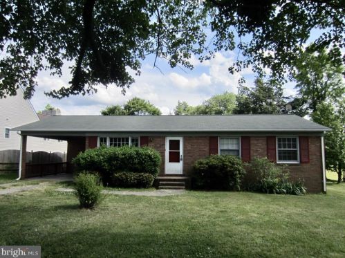 1004 Julian Dr, Fredericksburg, VA 22405-2127