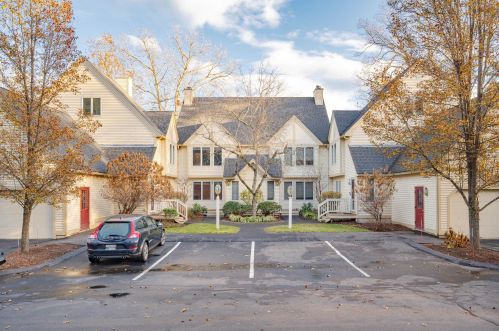 52 Prestonfield Rd, Nashua, NH 03064-8119