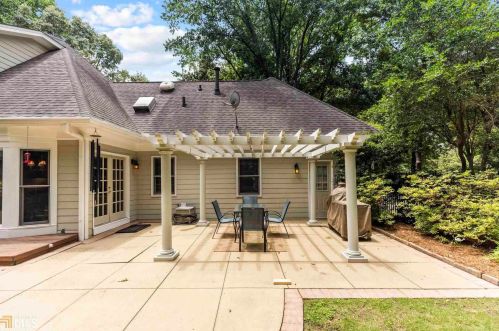 250 Cameron Ridge Dr, Atlanta GA  30328-4709 exterior