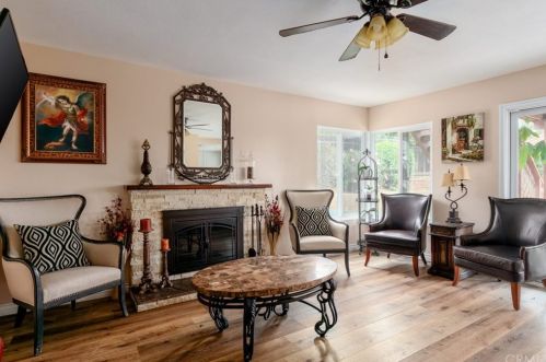 8450 Tamarind Ln, Riverside CA  92509-5180 exterior