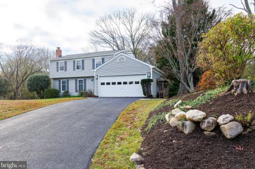 2122 Thomas View Rd, Herndon, VA 20191-4803