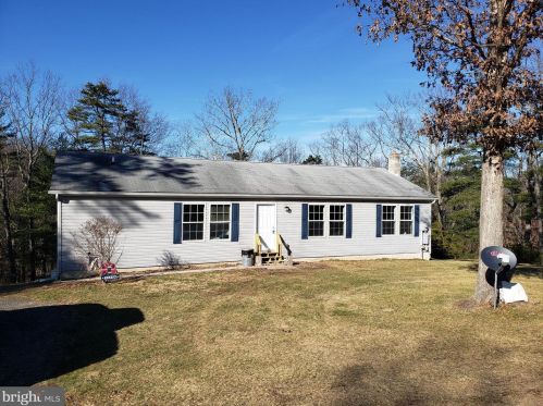 471 Oak Forest Ln, Berkeley Springs, WV 25411-5280