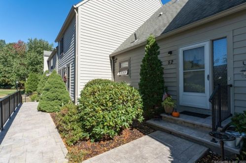 52 Hallmark Hill Dr, Wallingford, CT 06492-3446