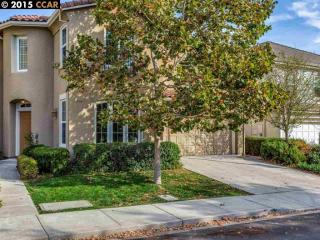 5643 Creekview Dr, Pleasanton, CA 94568-7402