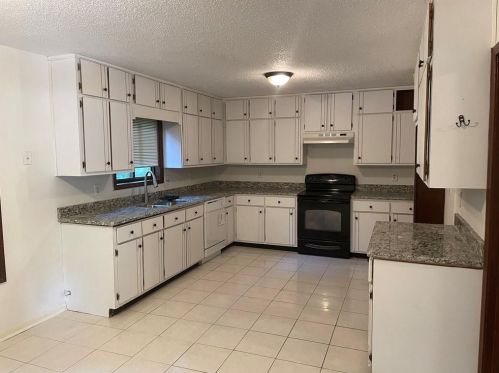 1553 Bell Flower Ct, Stone Mountain, GA 30088-3707