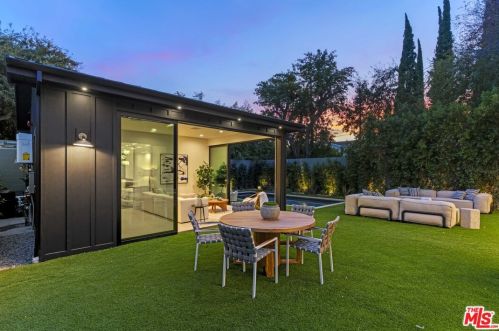 15754 Morrison St, Van Nuys CA  91436-1544 exterior