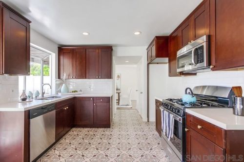 1376 Darwin Dr, Oceanside CA  92056-6618 exterior