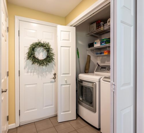 38 Glasgow Cir, Hudson NH  03051-3759 exterior