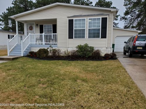903 Oak Ridge Ter, Lakehurst, NJ 08759-3516