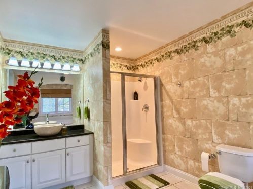 276 Soundview Ave, Huntington CT  06484-2137 exterior