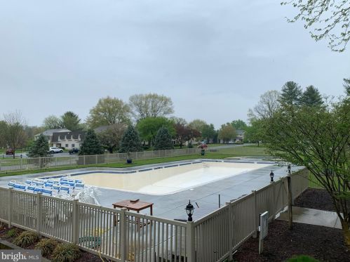 173 Valleybrook Dr, Lancaster PA  17601-4619 exterior