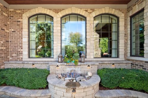 6403 Garfield Ave, Willowbrook IL  60527-5237 exterior