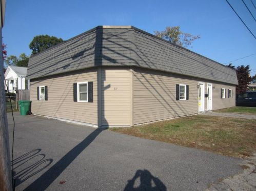 87 Dryden Blvd, Warwick, RI 02888-1445