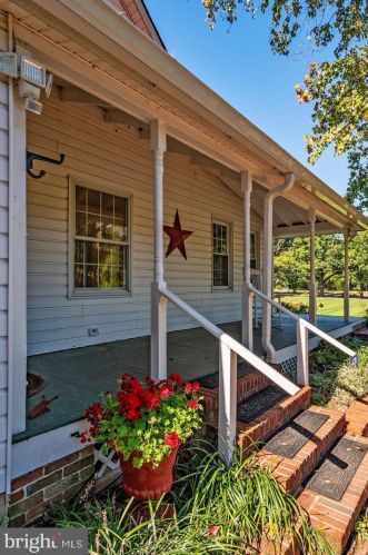 6482 Shady Side Rd, Shady Side MD 20764-9715 exterior