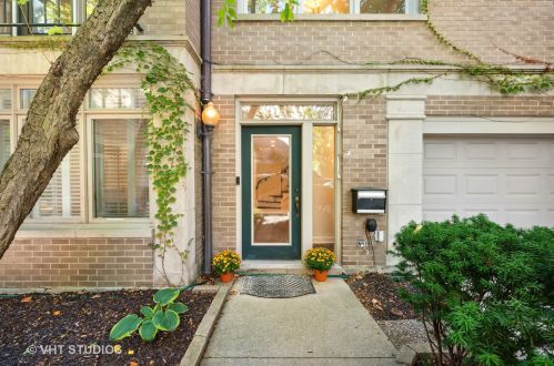 2701 Janssen Ave, Chicago, IL 60614-1132