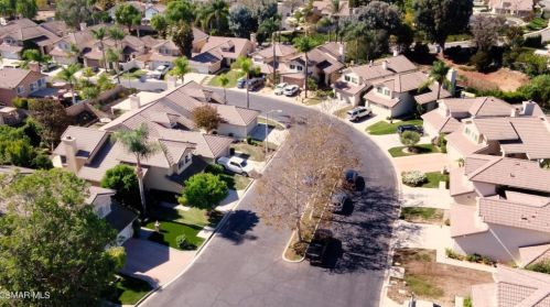 657 Galloping Hill Rd, Simi Valley, CA 93065-6732