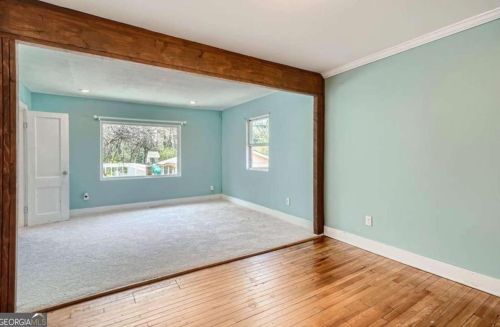 530 Elmwood Rd, Atlanta GA  30318-8105 exterior