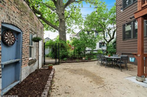 2511 Leland Ave, Chicago IL  60625-2915 exterior