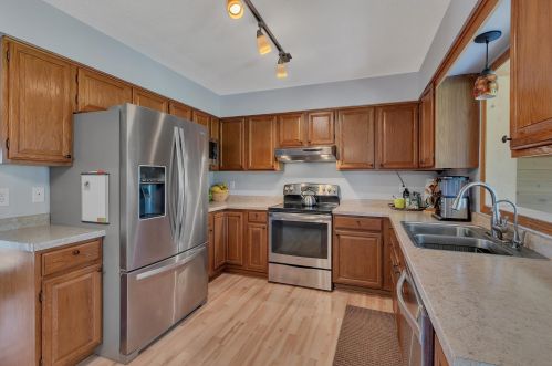 28926 Koronis Dr, Paynesville, MN 56362-9331