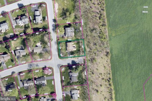 202 Suncrest Rd, Lancaster PA  17601-4835 exterior