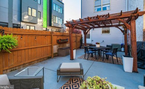 1143 20 St, Philadelphia PA 19146-2946 exterior