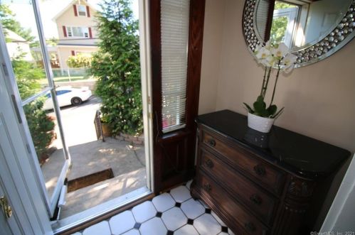 2 Kellogg St, Norwalk, CT 06850-3010