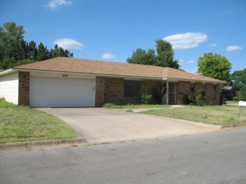 410 Edgewater Dr, Woodward, OK 73801-6902