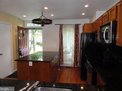 8570 Springfield Oaks Dr, Springfield VA  22153-3543 exterior