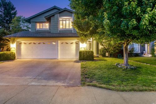 1013 Hampshire Ln, Windsor, CA 95492-8536
