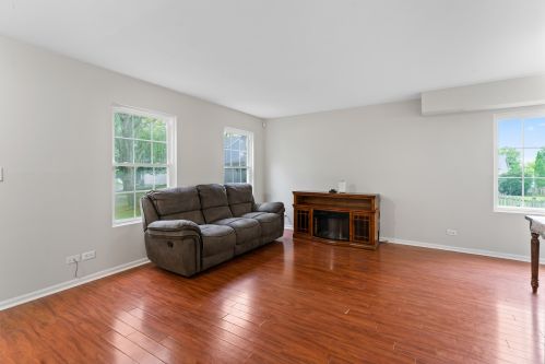 5 Sherington Ct, Lemont IL  60440-3064 exterior