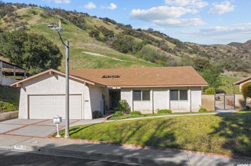 2001 Polaris Dr, Glendale, CA 91208-2426