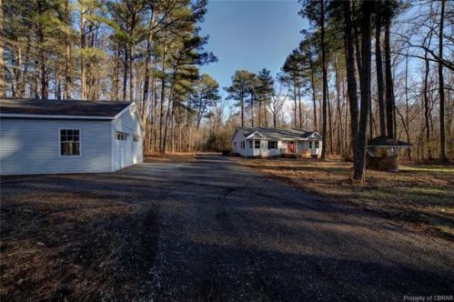 1406 Windsor Rd, Dutton, VA 23050-9729