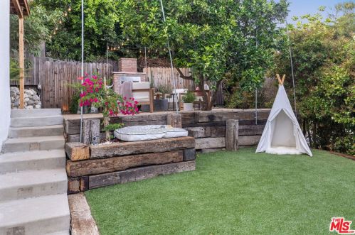 1520 Columbia Dr, Glendale CA  91205-3508 exterior