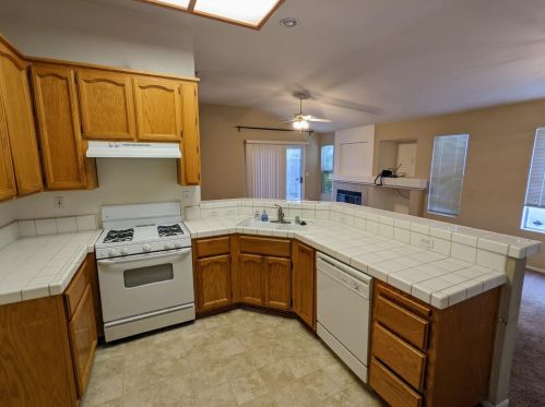 8703 Aviary Woods Way, Elk Grove, CA 95624-1253