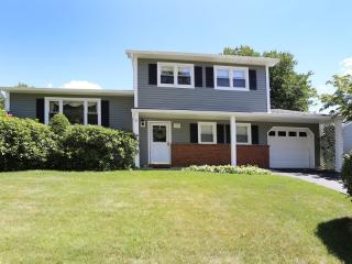 122 Deerfield Dr, Hackettstown, NJ 07840-1029