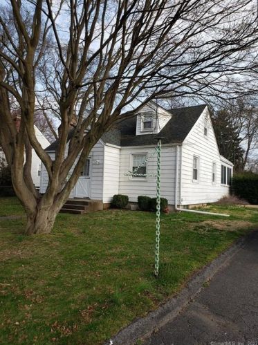 2 Albrecht Ct, Norwalk CT  06855-2101 exterior