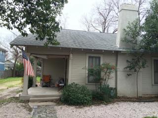 907 39th St, Austin TX  78751-5204 exterior