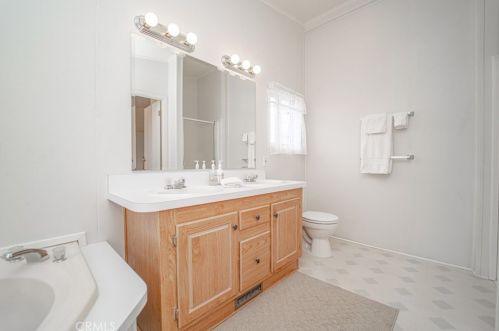 27 Spruce Via, Anaheim CA  92801-1043 exterior