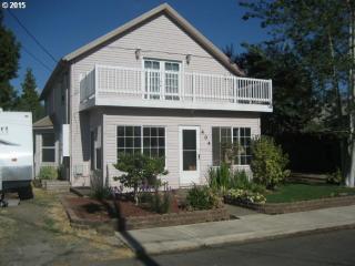 404 Getchell St, Amity, OR 97101-1200