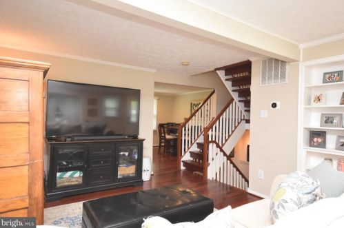 1630 Poplar Grove Dr, Herndon VA  20194-1738 exterior