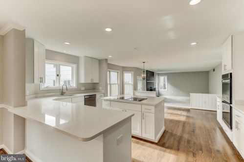 6125 Wooded Run Dr, Columbia MD 21044-3800 exterior