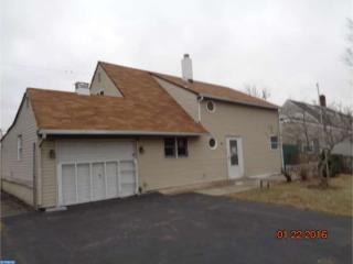 11 Goldenridge Dr, Levittown, PA 19057-3203