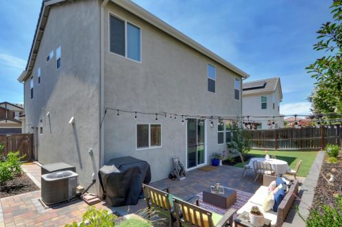 9979 Asilomar Ln, Elk Grove CA  95757-2549 exterior