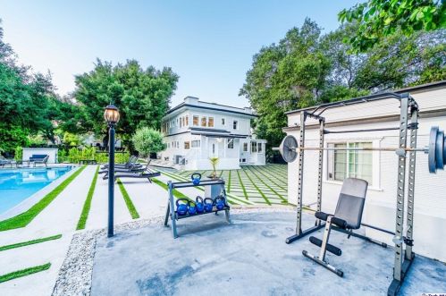 1616 Wabasso Way, Glendale CA  91208-2441 exterior